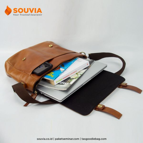 tas selempang kulit asli excel mampu menampung laptop, buku, handphone, dan sebagainya