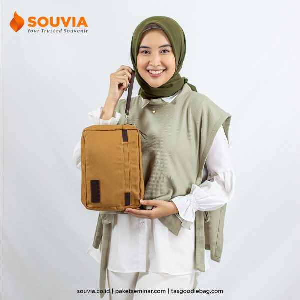 pouch kanvas dengan tali kulit dengan model