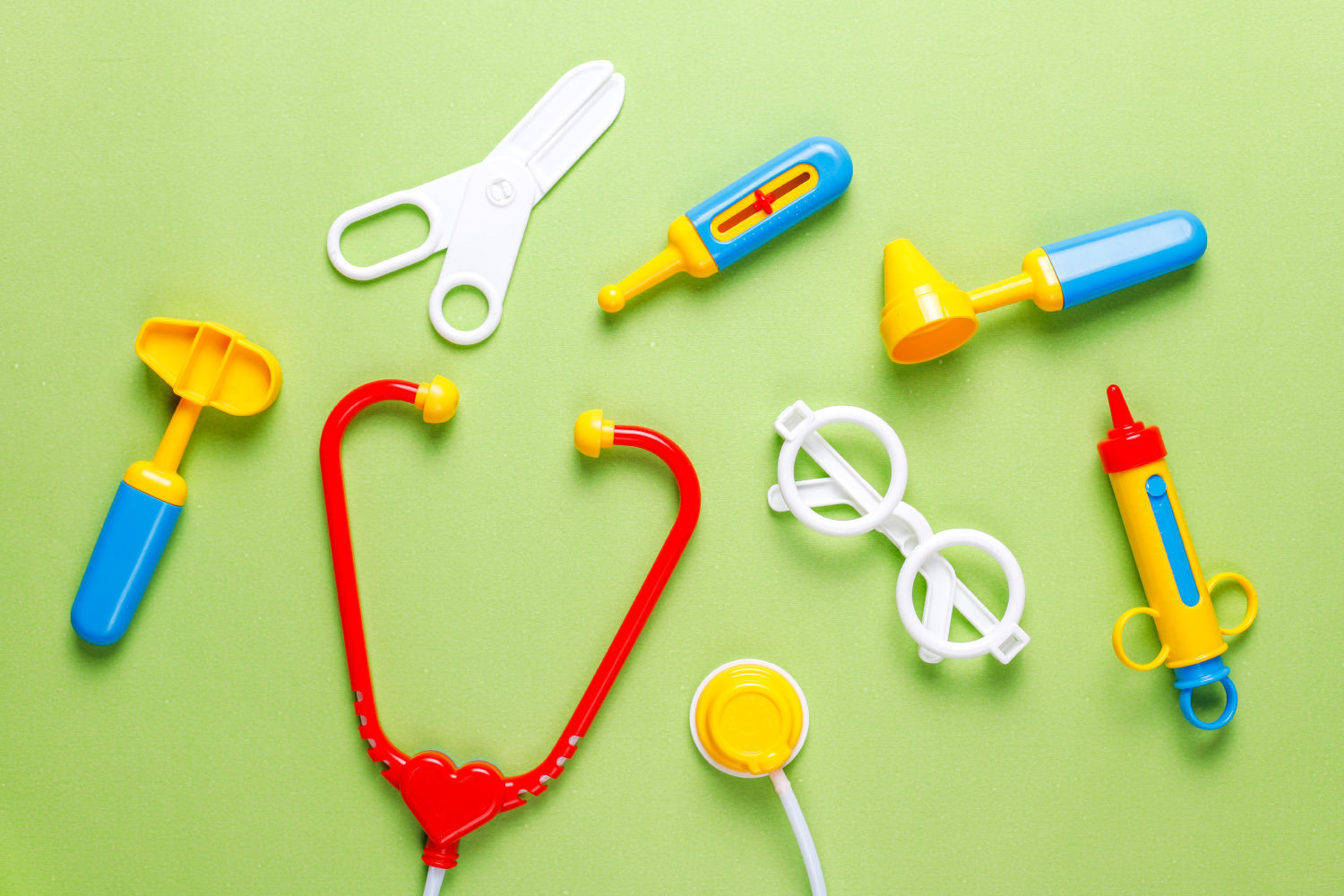 Mainan medical kit sebagai salah satu contoh mainan untuk bingkisan lebaran