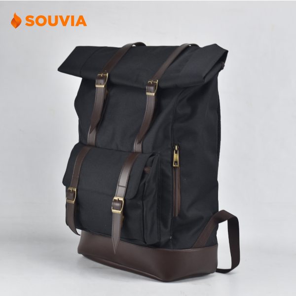 tas backpack rolltop yang bisa digulung bagian atasnya tampak samping