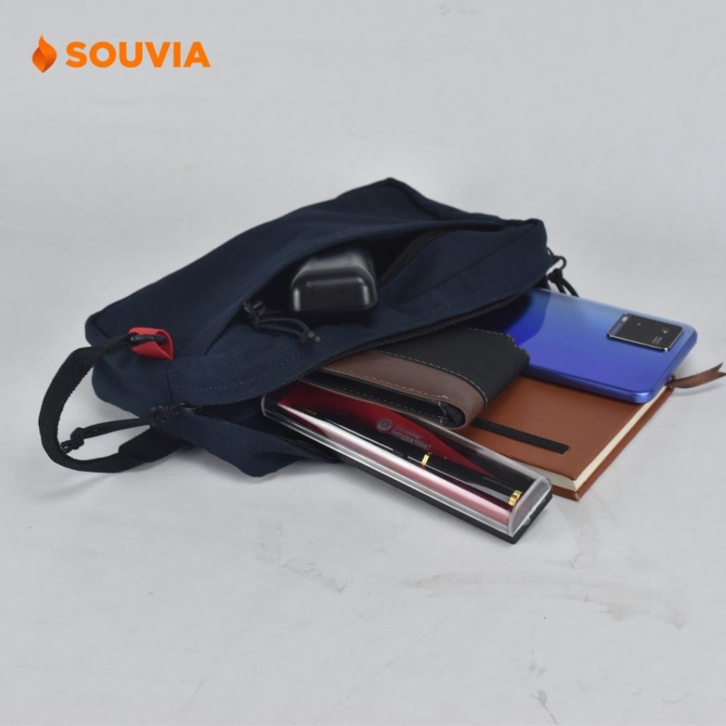 pouch organizer yang dapat dipakai untuk menyimpan barang penting