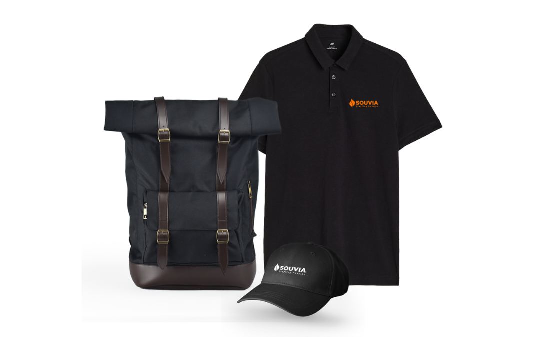 paket souvenir onboarding kit yang cocok dijadikan employee kit karena berisi tas ransel, topi, dan kaos polo