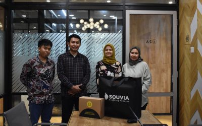 RevoU Tentang SOUVIA: Student Welcoming Kit RevoU Cepat dan Memuaskan