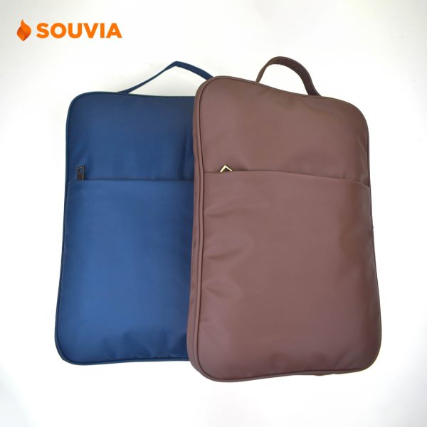 sleeve case laptop Dakota dalam 2 pilihan warna yaitu coklat dan navy