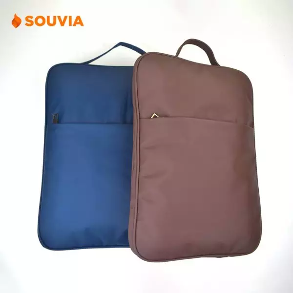 sleeve case laptop Dakota dalam 2 pilihan warna yaitu coklat dan navy