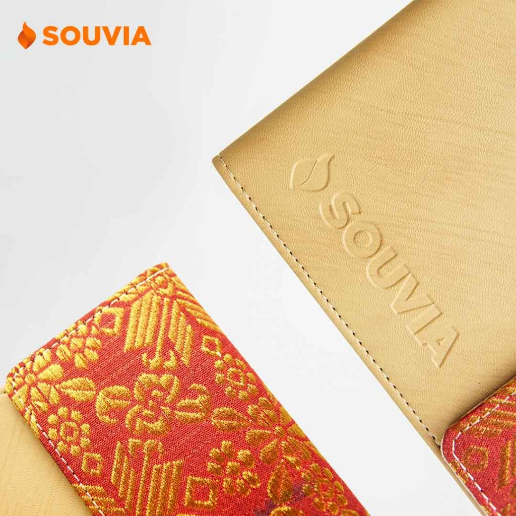 Detail branding emboss pada Diana Nic buku agenda tenun.