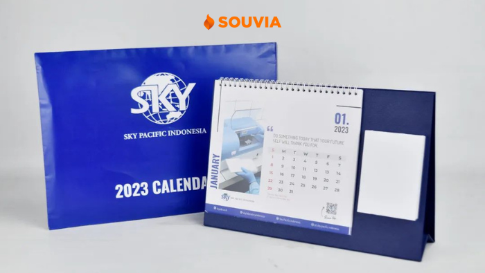 contoh kalender perusahaan dari Sky Pasific Indonesia berupa kalender meja dengan notes