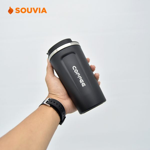 Perbandingan ukuran Coffee mug gelas stainless dengan tangan.