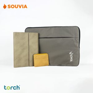 detail isi paket Sana SOUVIA x Torch berisi tas laptop torch sansu agenda diana, card dan holder barry
