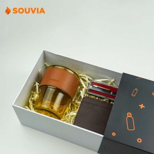 Welcome giftset sebagai onboarding kit ketika dilihat lebih dekat.