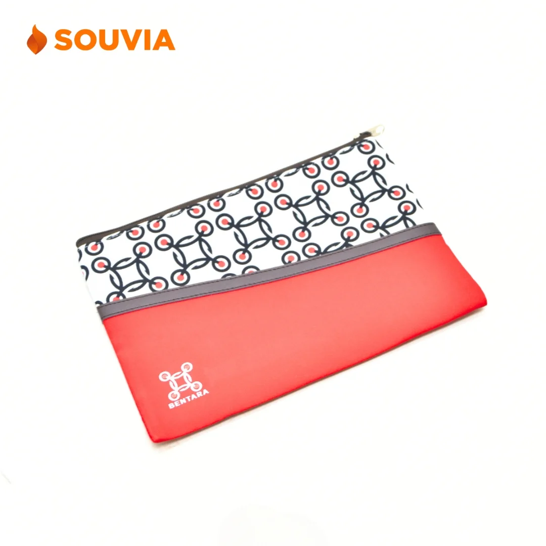 portofolio souvenir acara kantor IFG bernuansa merah dan dilengkapi gift box